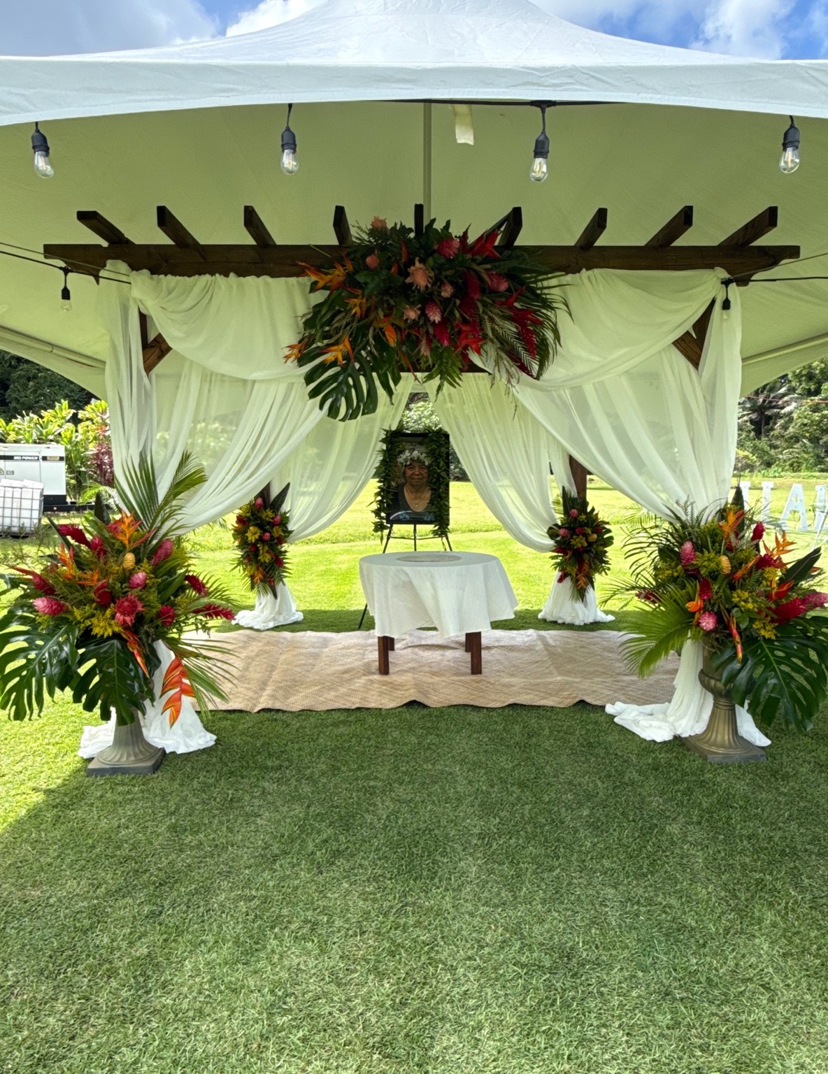 Tropical ceremony setting